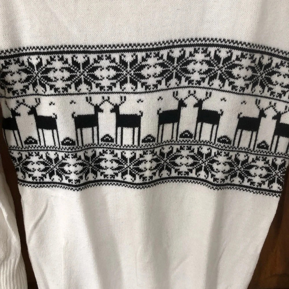 Reindeer Sweater - Picture 3 of 10